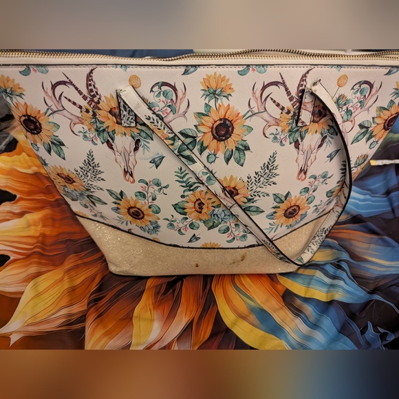 Well Used Kate Spade 🌻 Tote - Picture 3 of 17